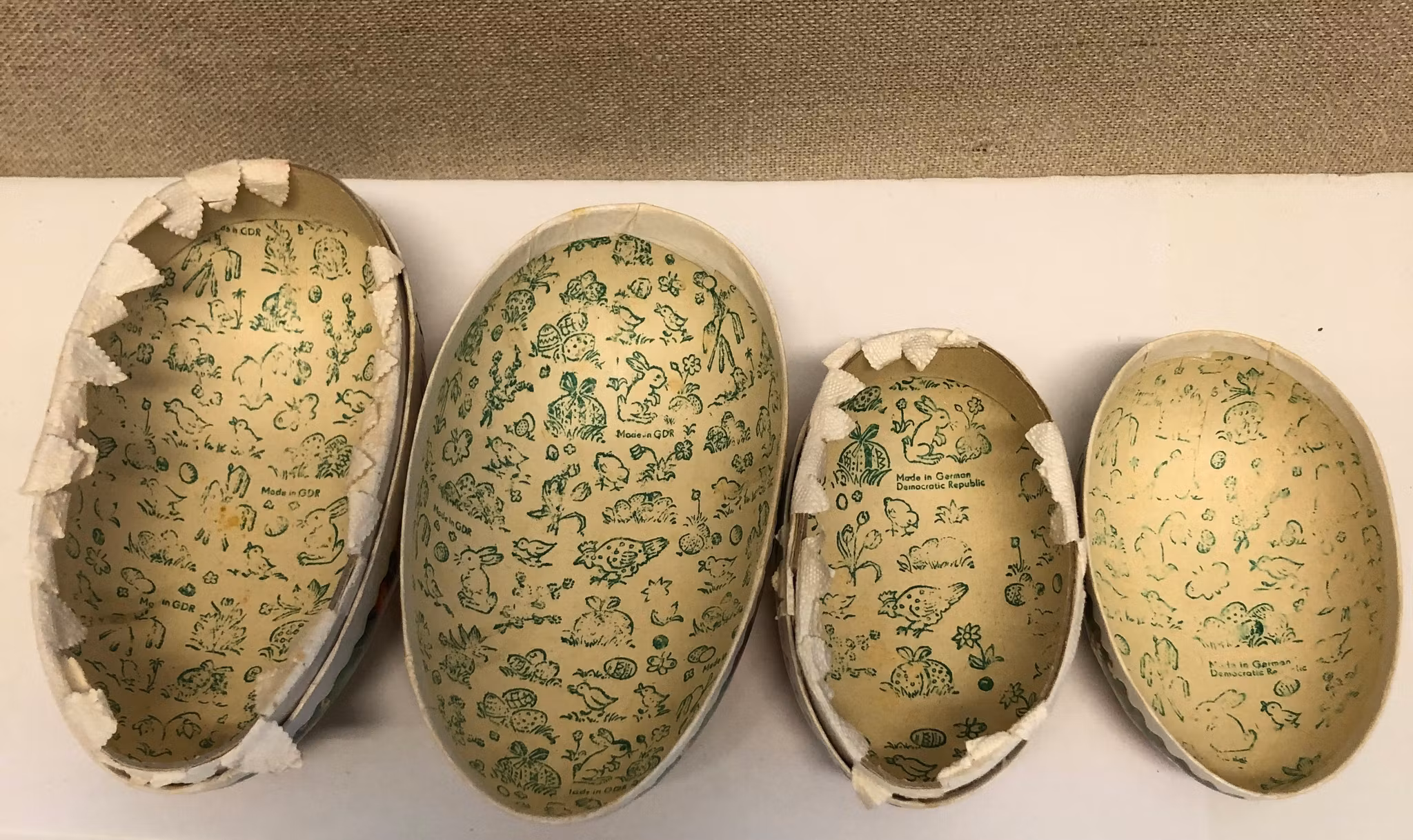 PÅSKÄGG 2 st. papper, made in GDR, 1900-talets mitt.