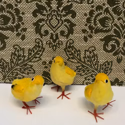 PÅSKKYCKLINGAR 3 st, metall/pappermassa, 1900-tal.