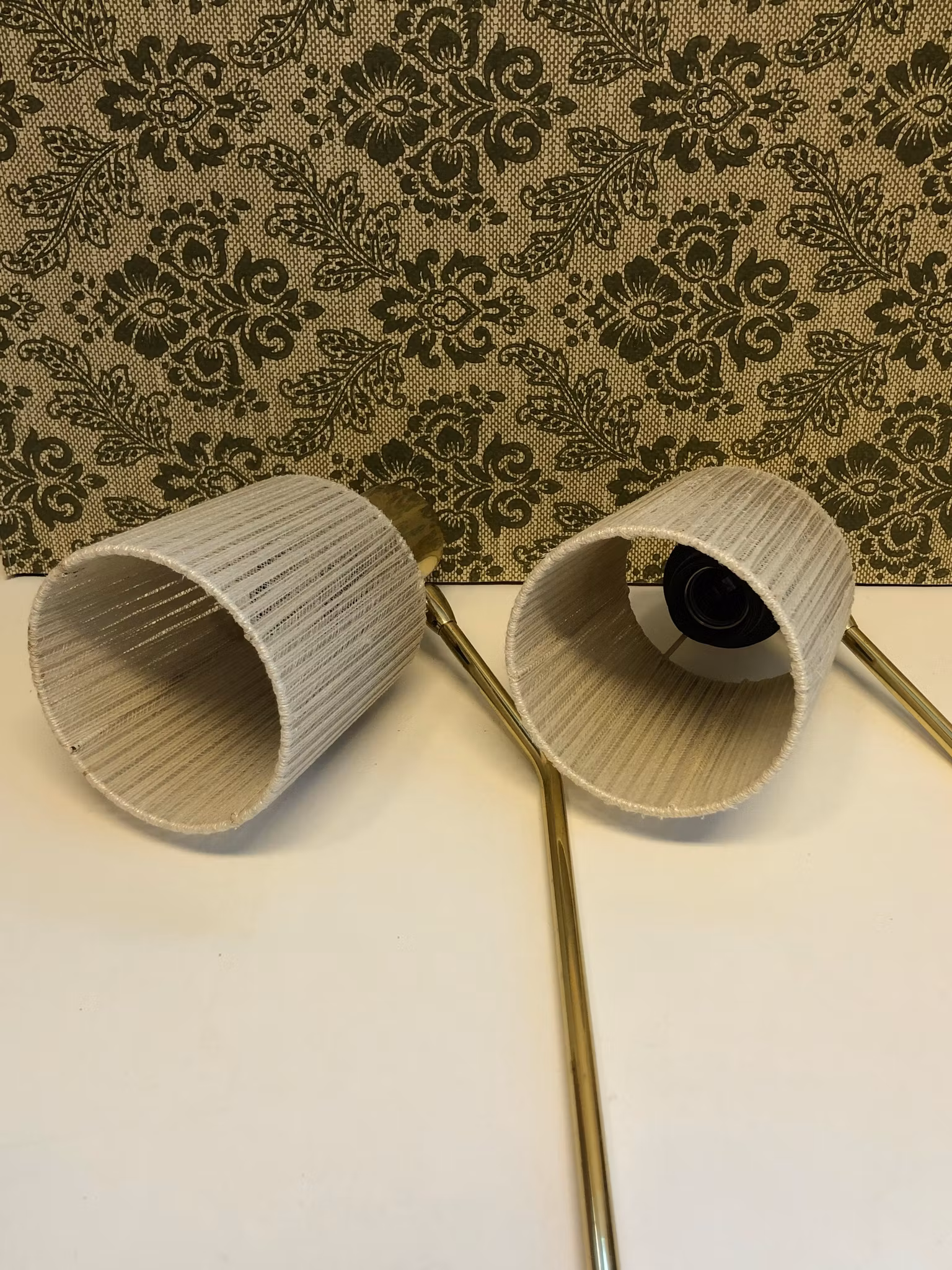 VÄGGLAMPOR, ett par, typ 450, mässing/teak/textil, Möller Armatur Eskilstuna, 1950/60-tal.