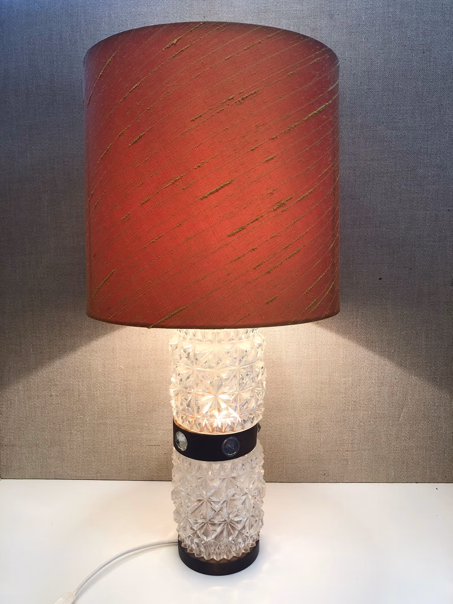 BORDSLAMPA, trä/glas, 1960/70-tal.