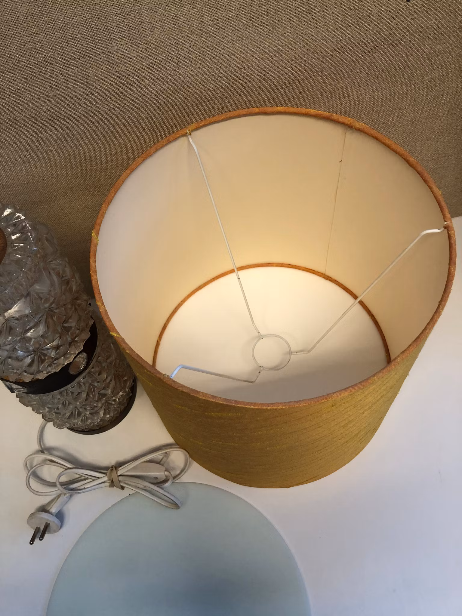 BORDSLAMPA, trä/glas, 1960/70-tal.