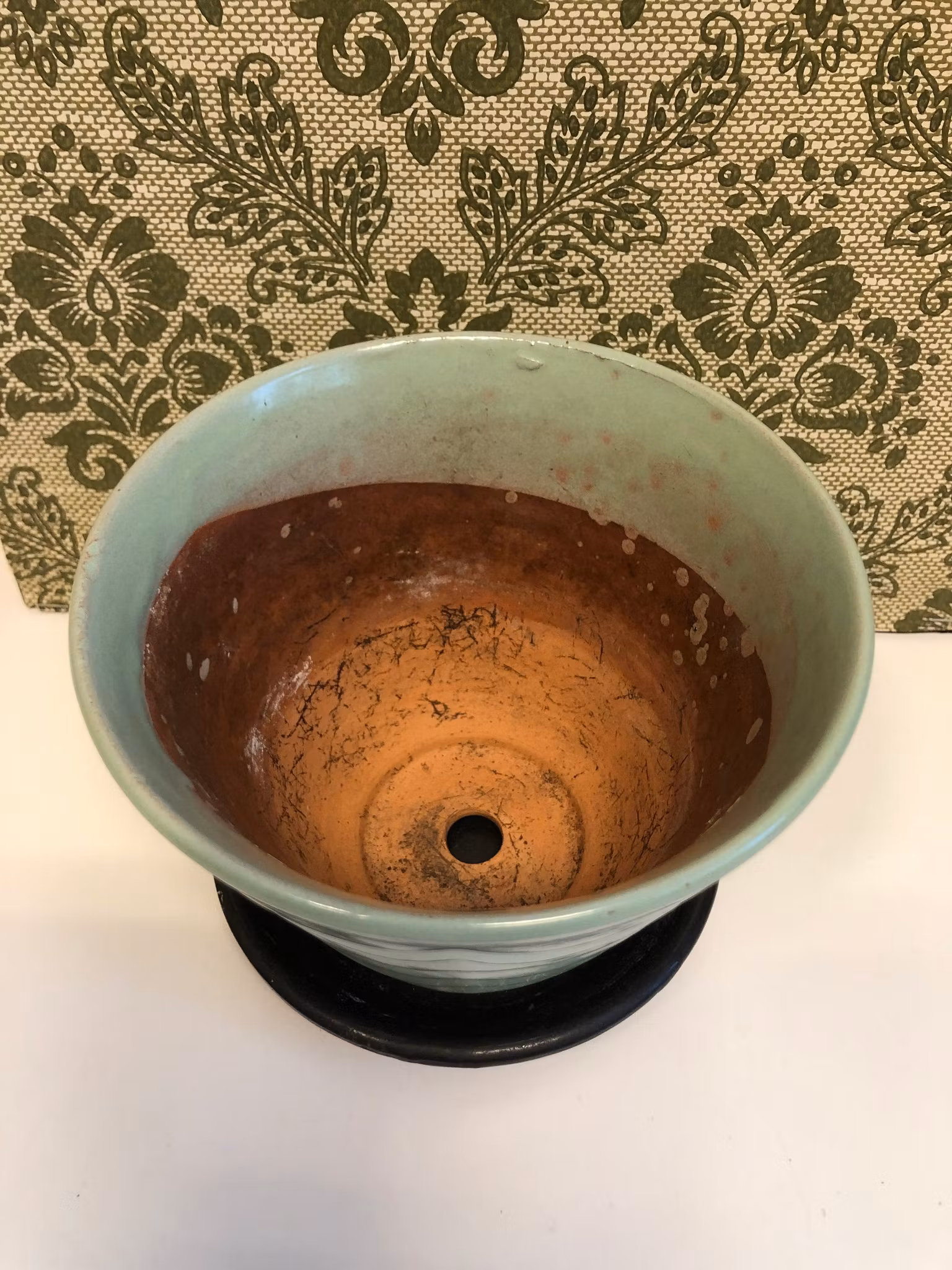 BLOMKRUKA MED FAT, keramik, "1049", Uppsala-Ekeby, 1900-talets mitt.