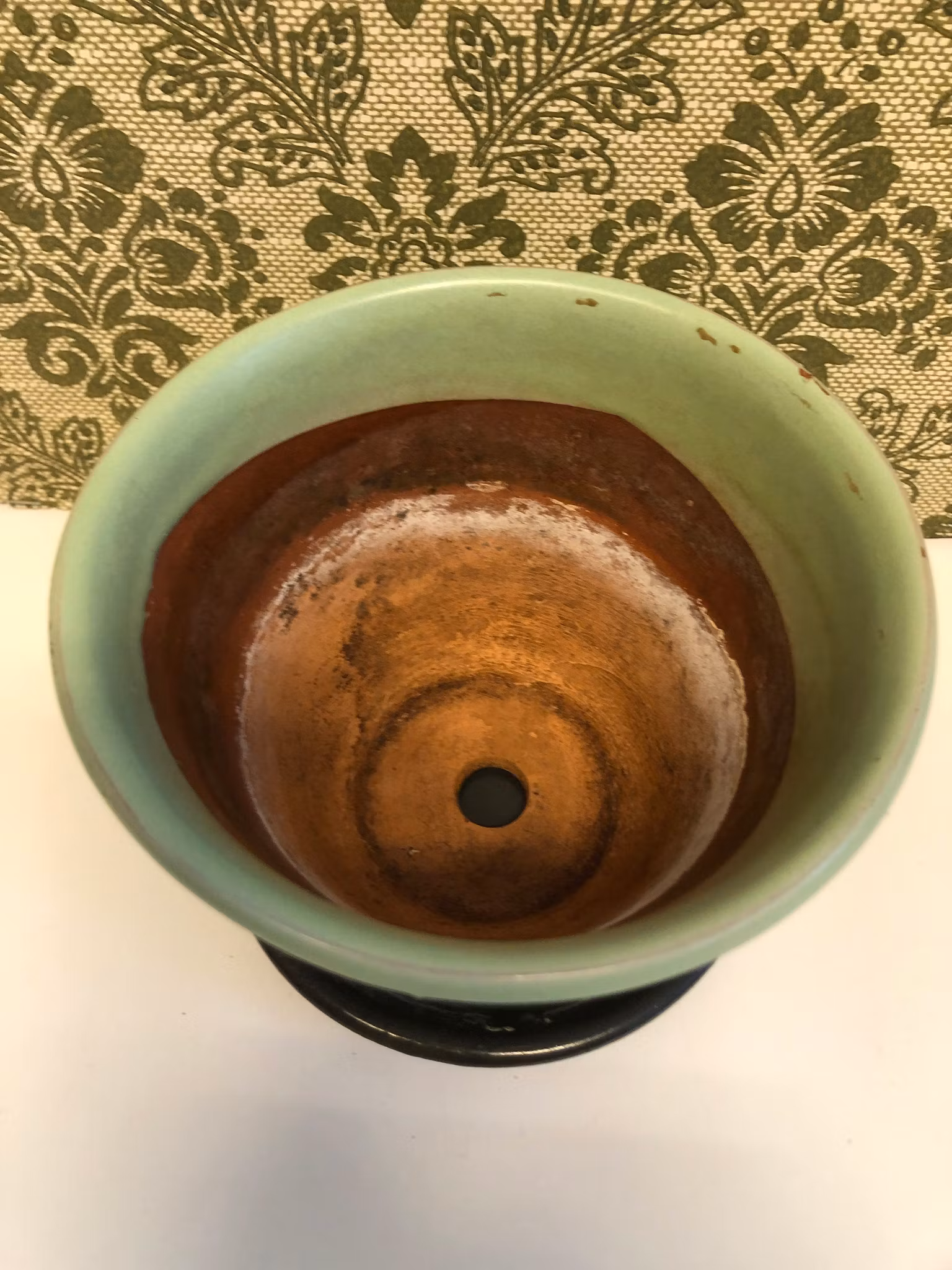 BLOMKRUKA MED FAT, keramik, "1049", Uppsala-Ekeby, 1900-talets mitt.
