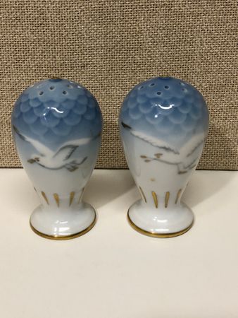 SALT & PEPPER SQUARE, porcelain, "The Seagull" Bing & Grondahl, Denmark.