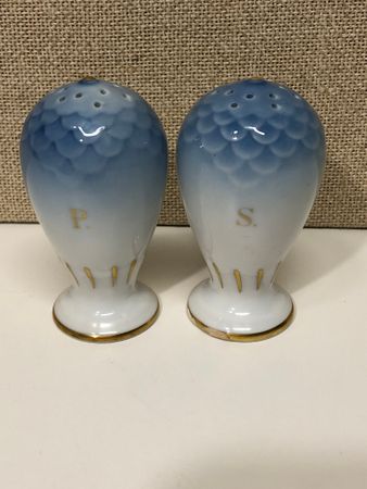 SALT & PEPPER SQUARE, porcelain, "The Seagull" Bing & Grondahl, Denmark.