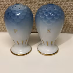 SALT & PEPPARKAR, porslin, "Måsen", Fanny Garde, Bing & Gröndahl, Danmark.