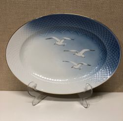 UPPLÄGGNINGSFAT, porslin, "Måsen", Fanny Garde, Bing & Gröndahl, Danmark.