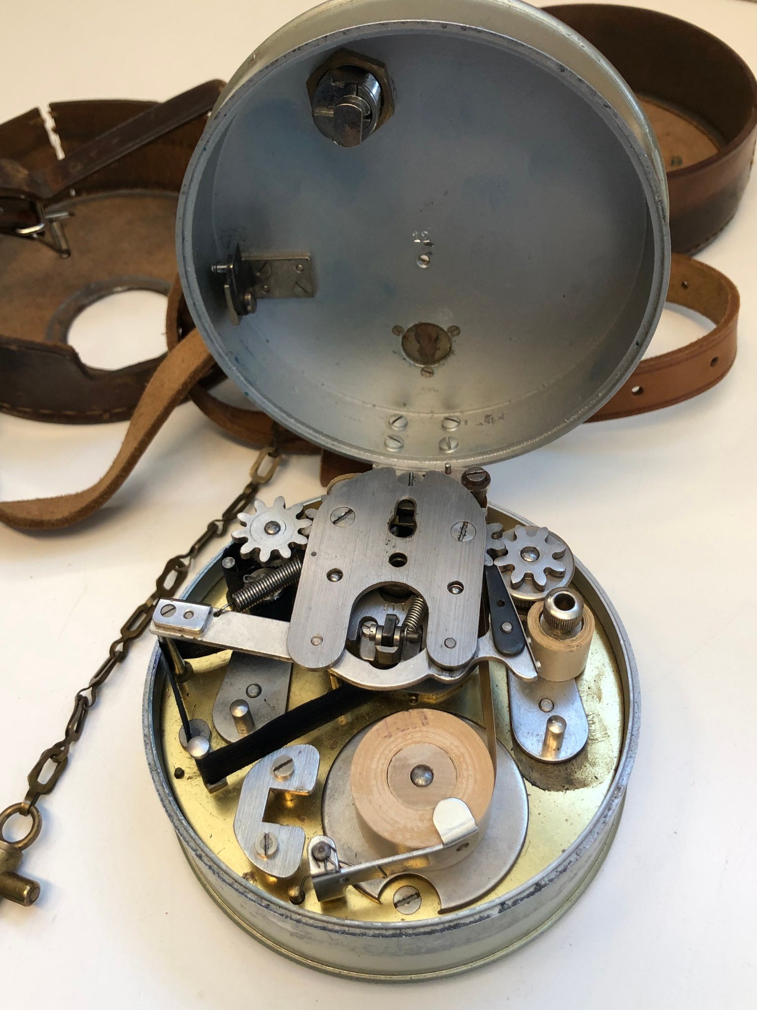 VAKTUR, Bürk, skinnfodral, 1900-tal.