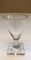 ELIS BERGH. Snapsglas, berg kristall, " Ekeberga Pärlbård, Kosta.