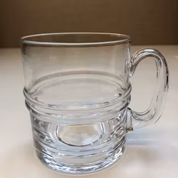 TIMO SARPANEVA. Ölsejdel, "Droppring", Pisaranrengas, Iittala, Finland.