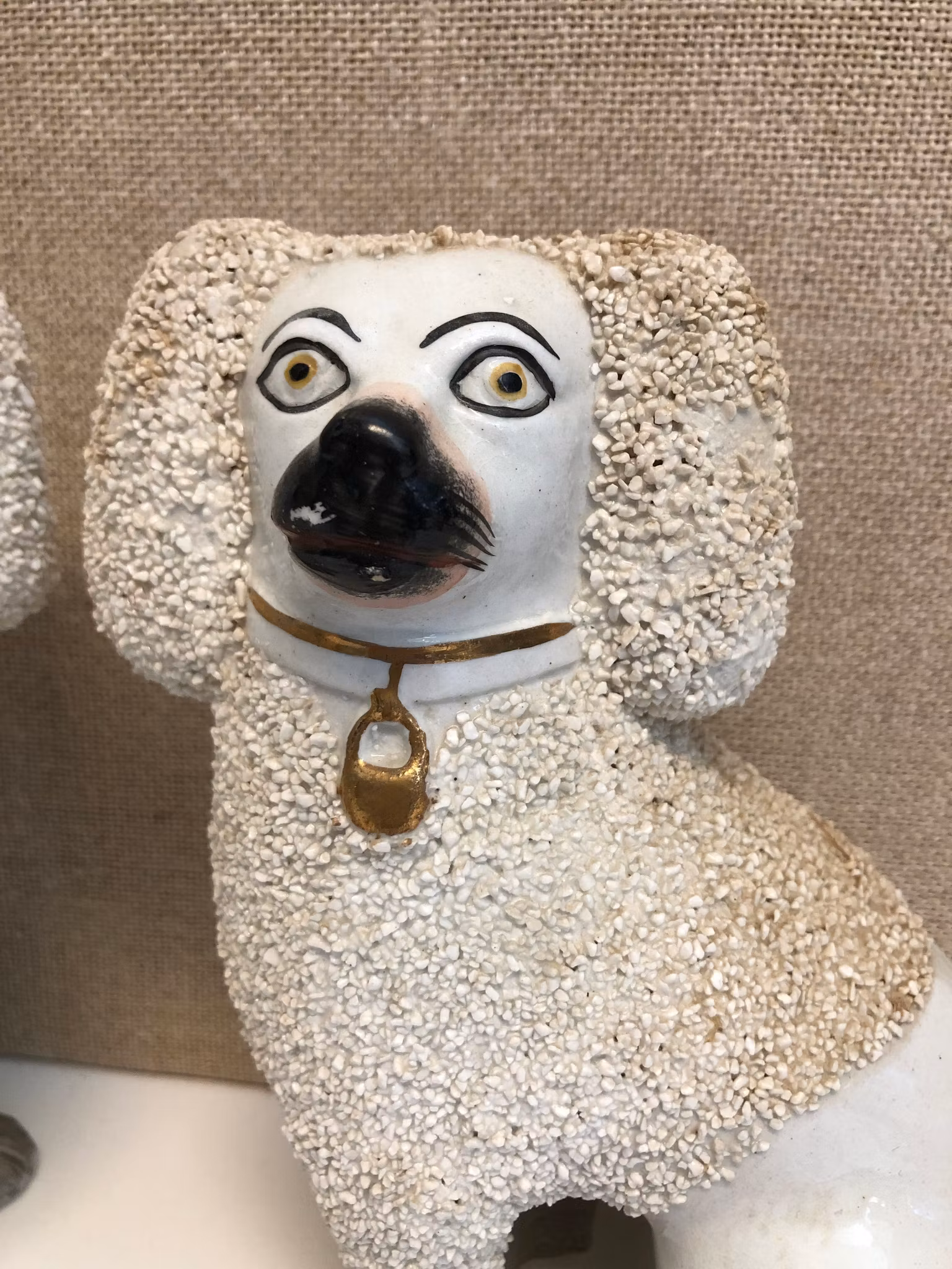 FIGURINER, ett par, porslin, hundar, Staffordshire, England, 1900-talets början.