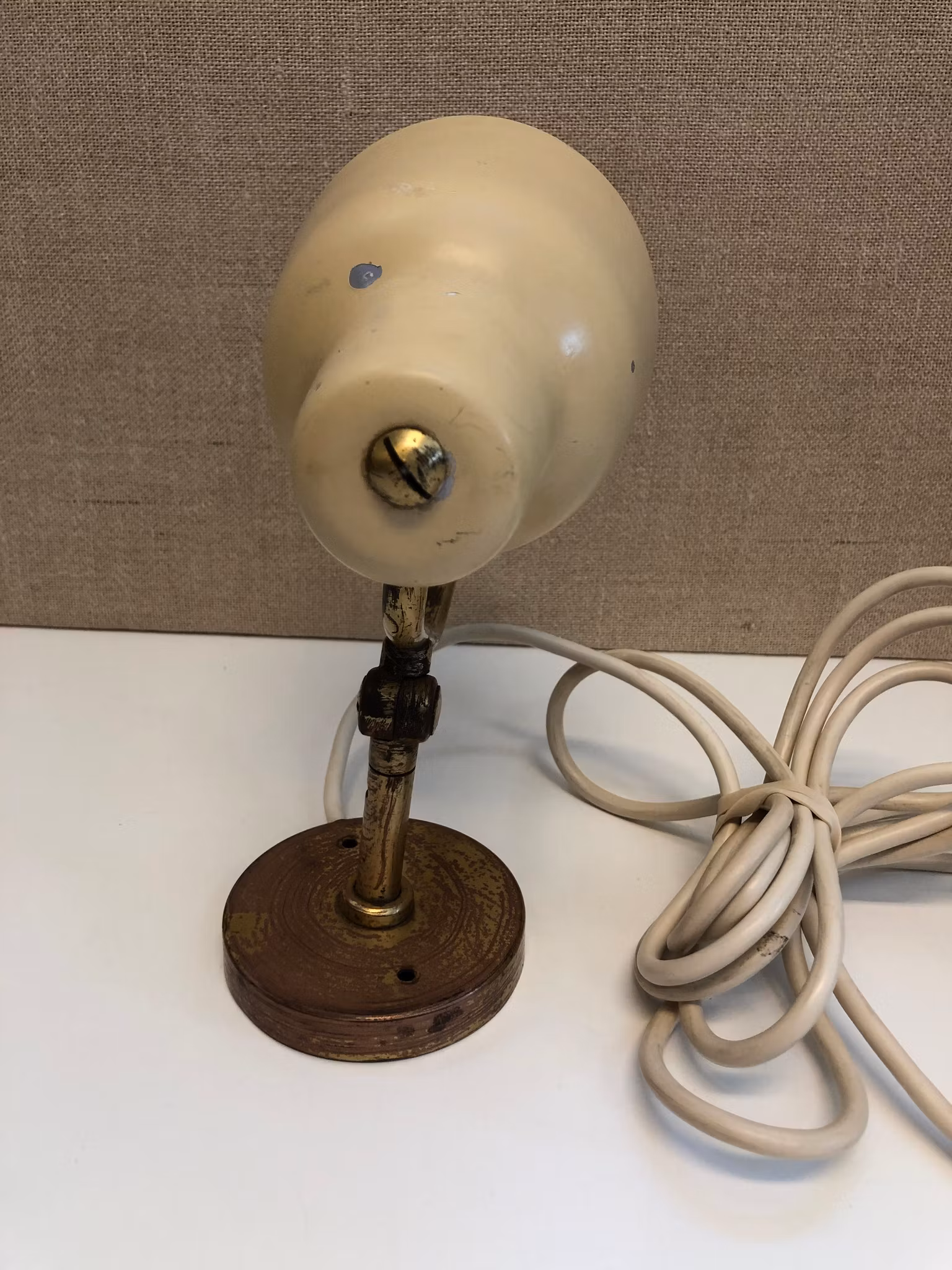 BERTIL BRISBORG. Vägglampa, mässing/metall, Nordiska Komaniet, 1940-tal.