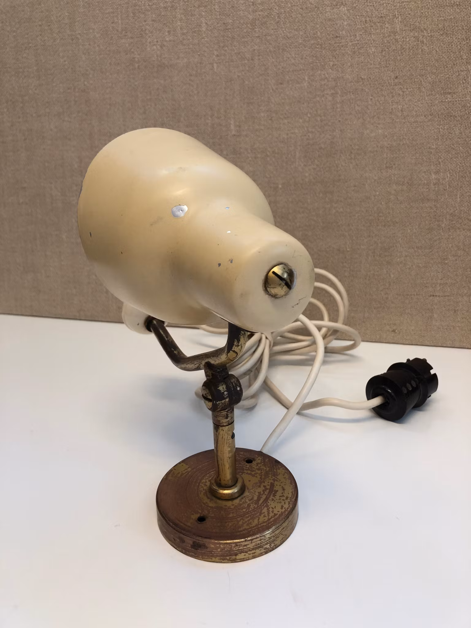 BERTIL BRISBORG. Vägglampa, mässing/metall, Nordiska Komaniet, 1940-tal.
