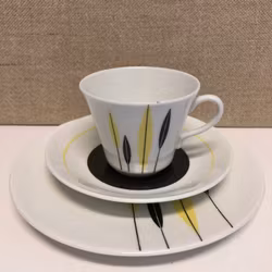KAFFEKOPP MED FAT SAMT ASSIETT, "Bali", Rörstand, 1900-talets mitt.