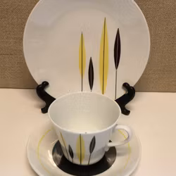 KAFFEKOPP MED FAT SAMT ASSIETT, "Bali", Rörstand, 1900-talets mitt.