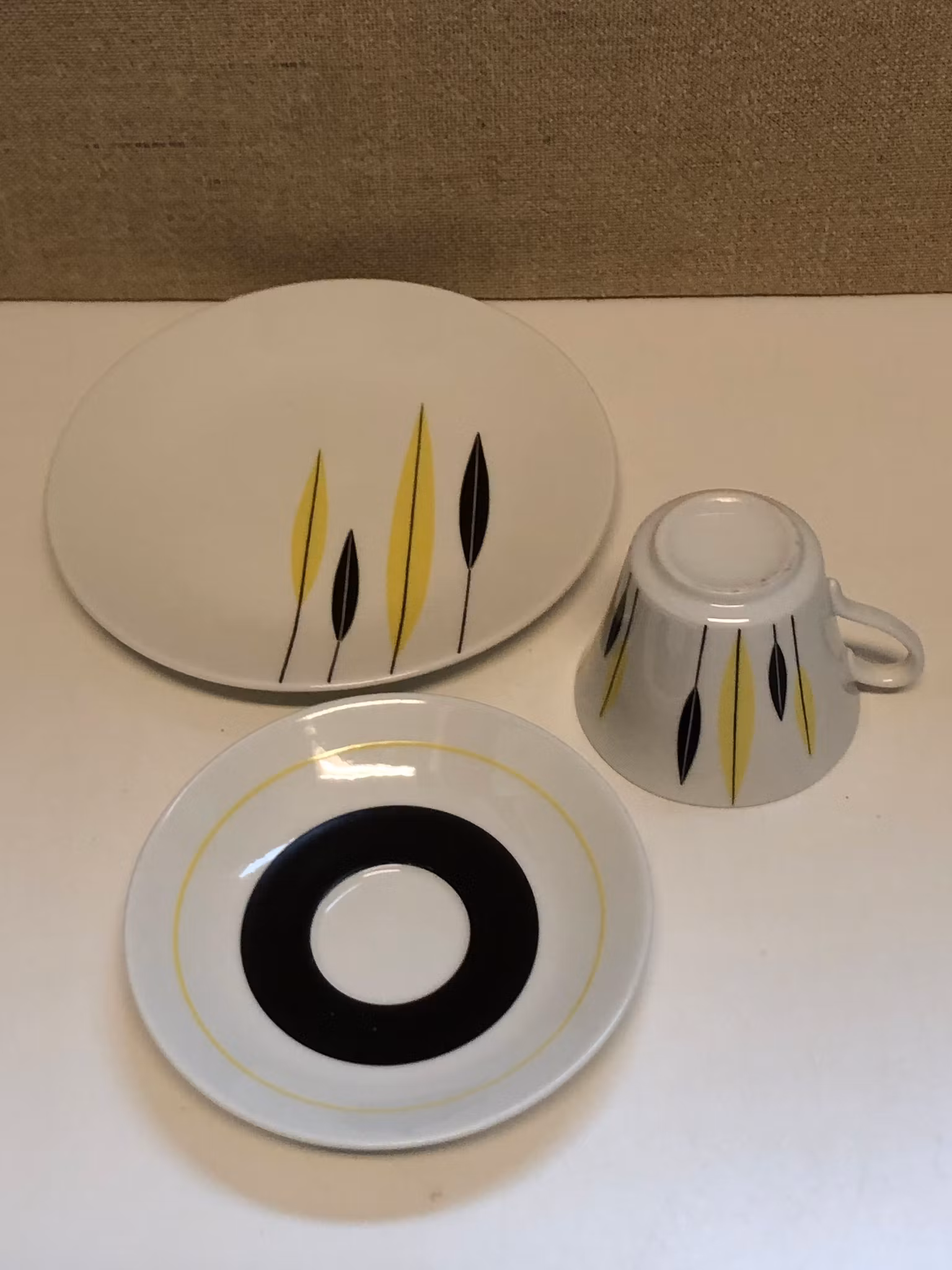 KAFFEKOPP MED FAT SAMT ASSIETT, "Bali", Rörstand, 1900-talets mitt.
