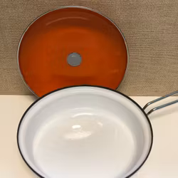 GRETE PRYTZ KITTELSEN. Kastrull med lock, "Cathrineholm", Norway.