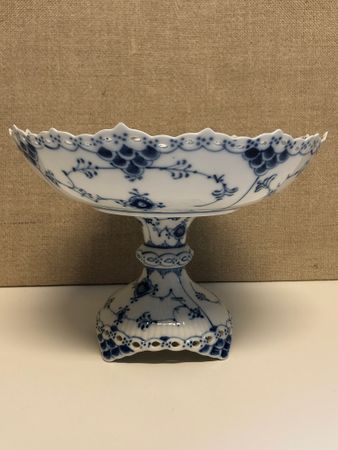 BOWL ON FOOT, porcelain, "Musselmalet", full blond, 1/1020, Royal Copenhagen Denmark.