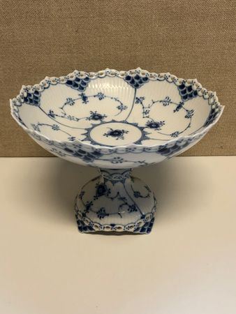 BOWL ON FOOT, porcelain, "Musselmalet", full blond, 1/1020, Royal Copenhagen Denmark.