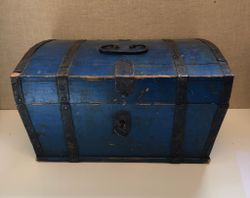 BOX, painted pine, 19th century.