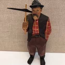 SCULPTURE, wood, mountaineer, unsigned.