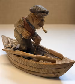 SKULPTUR, trä, "Fiskare", signerad GH samt daterad 1958.