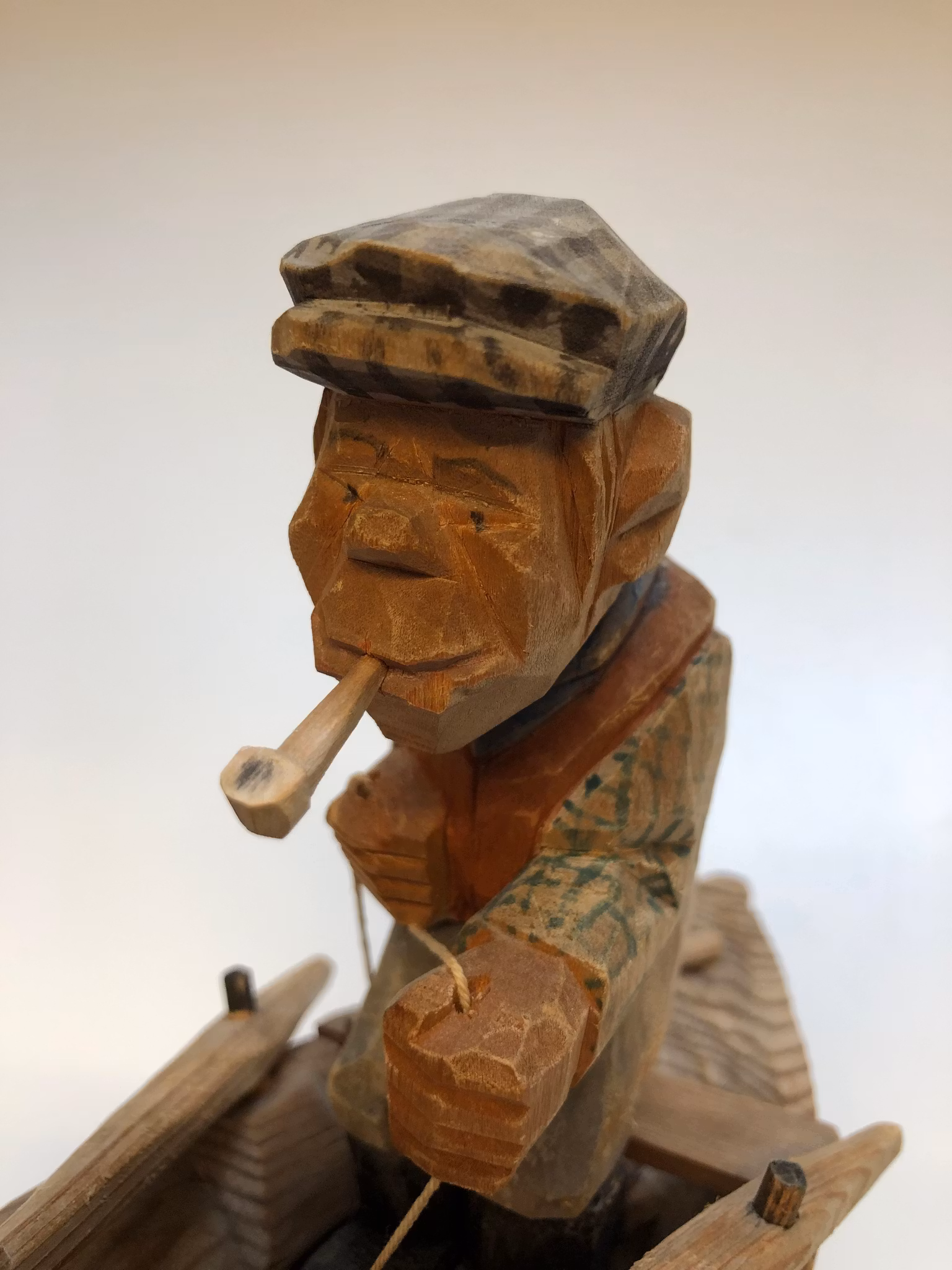 SKULPTUR, trä, "Fiskare", signerad GH samt daterad 1958.