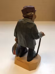 SKULPTUR, trä, "På resande fot", monogramsignerad GN.
