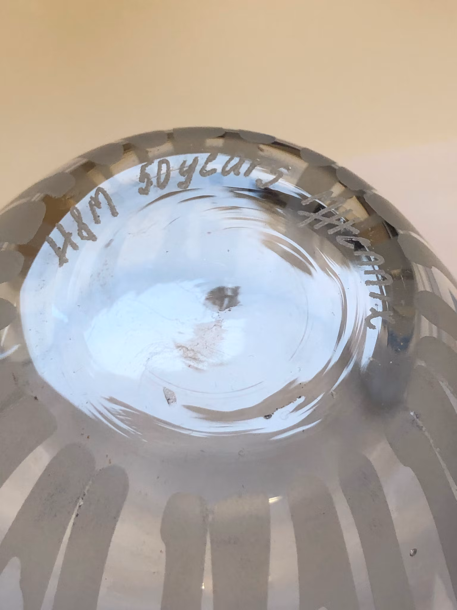 MARGARETA HENNIX. Skål, glas, H&M 50 years, Rejmyre, originalkartong, signerad.