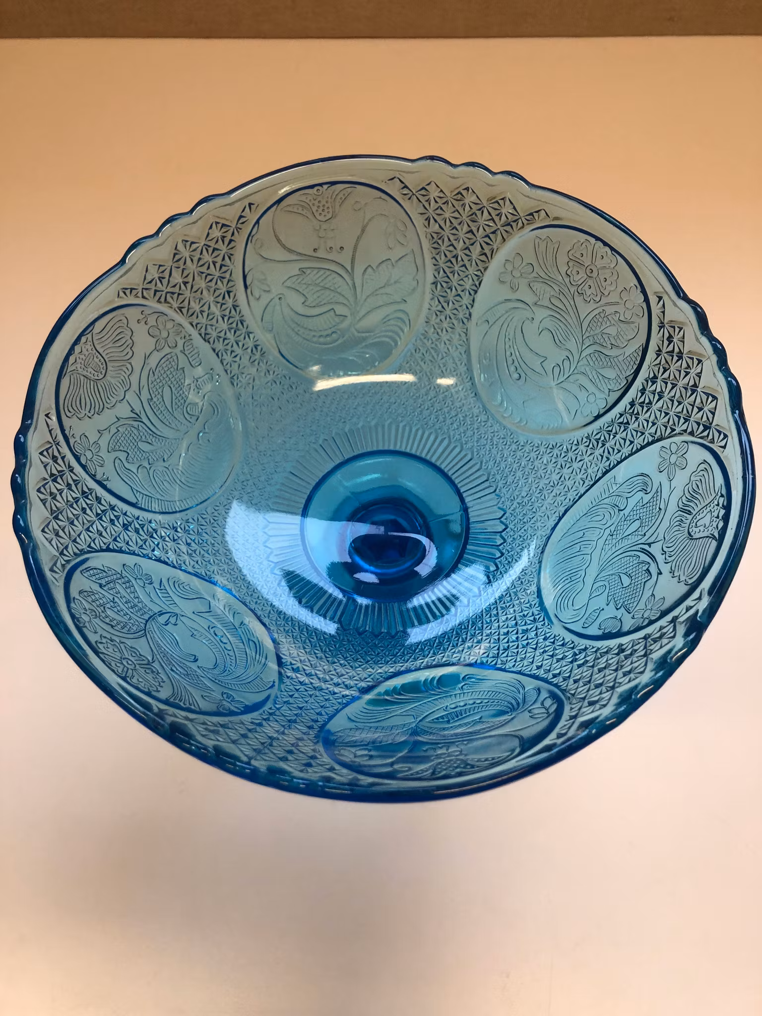 RIIHIMÄKI, SKÅL PÅ FOT, glas, 1900-talets andra hälft. Finland