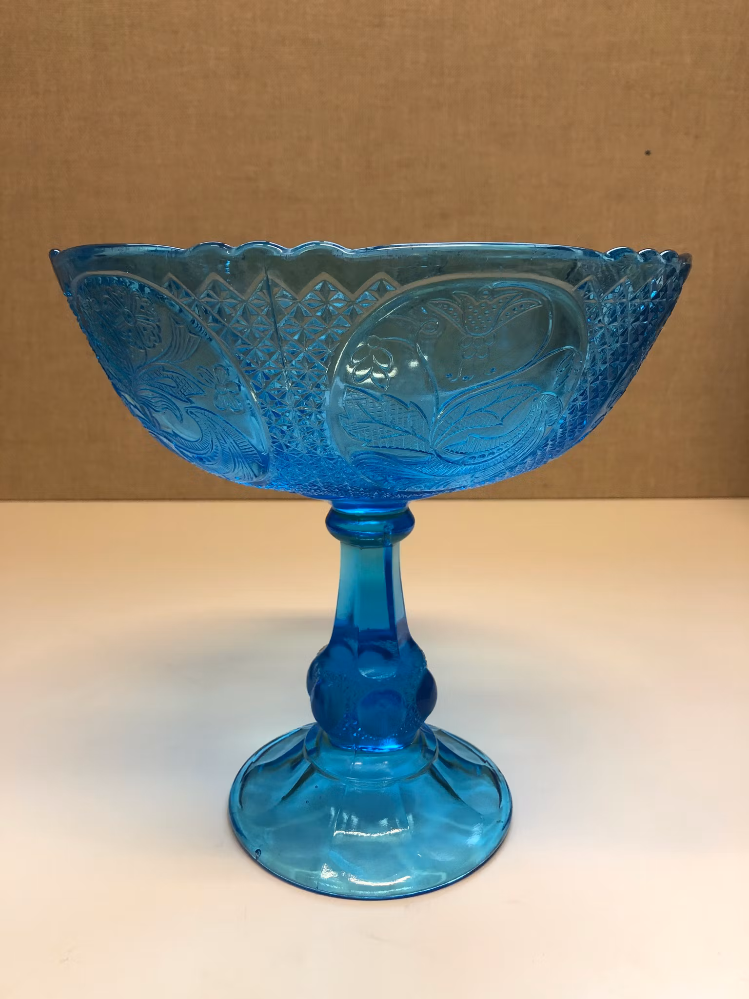 RIIHIMÄKI, SKÅL PÅ FOT, glas, 1900-talets andra hälft. Finland