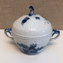 SOCKERSKÅKL, porslin, " Blå Blomster", Royal Copenhagen, Danmark.