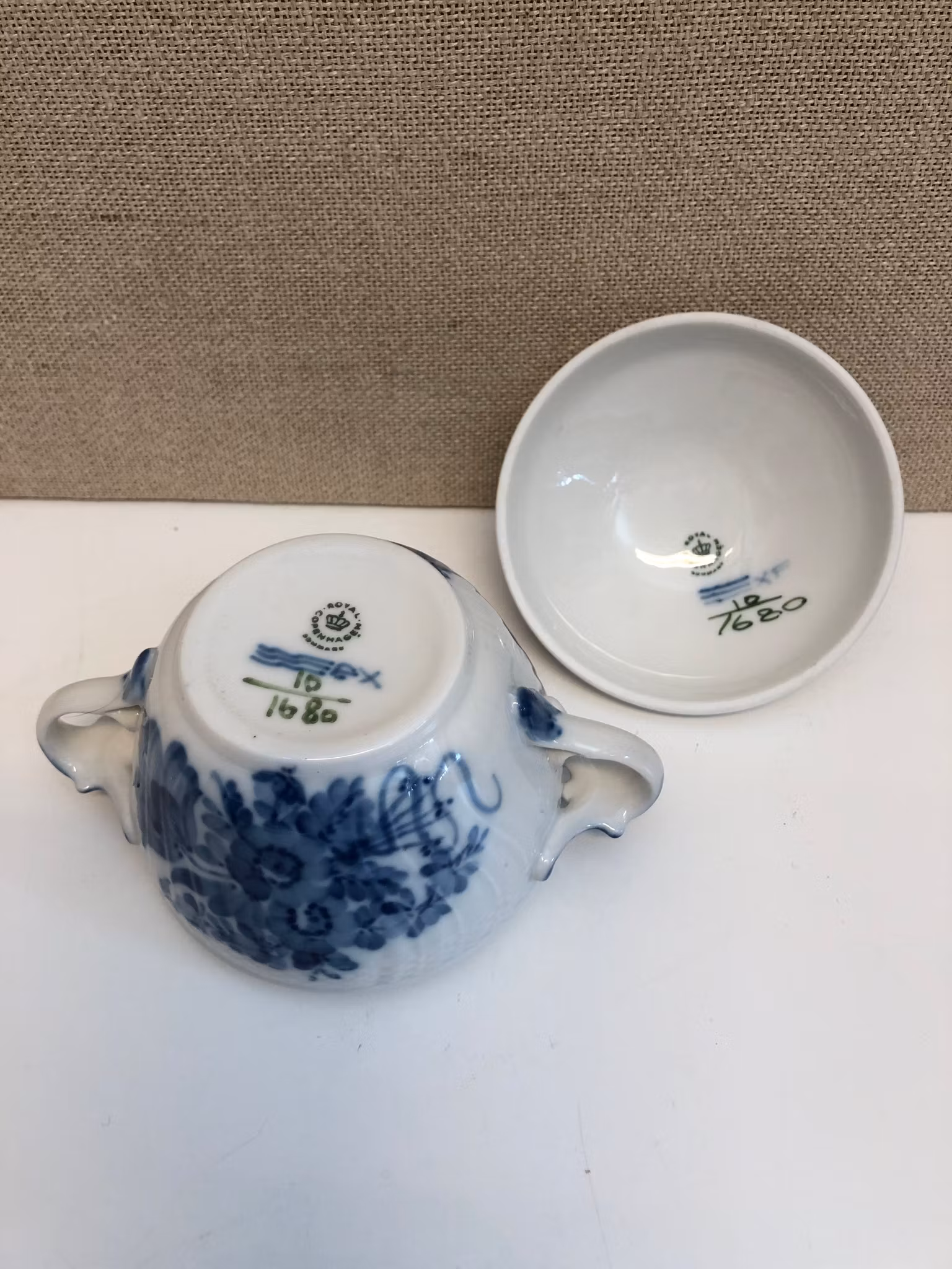 SOCKERSKÅKL, porslin, " Blå Blomster", Royal Copenhagen, Danmark.