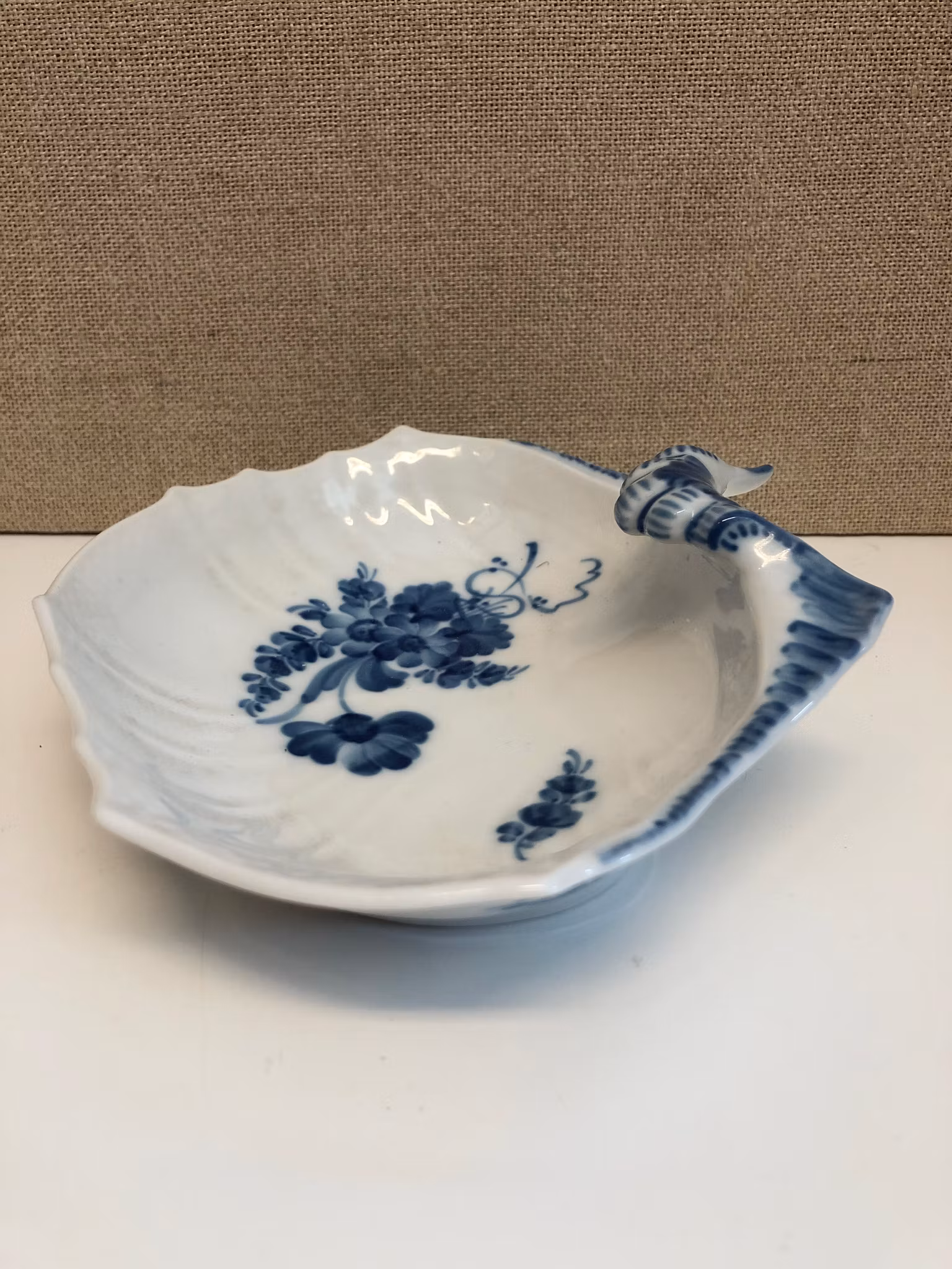 SNÄCKSKÅL, porslin, " Blå Blomster", Royal Copenhagen, Danmark.