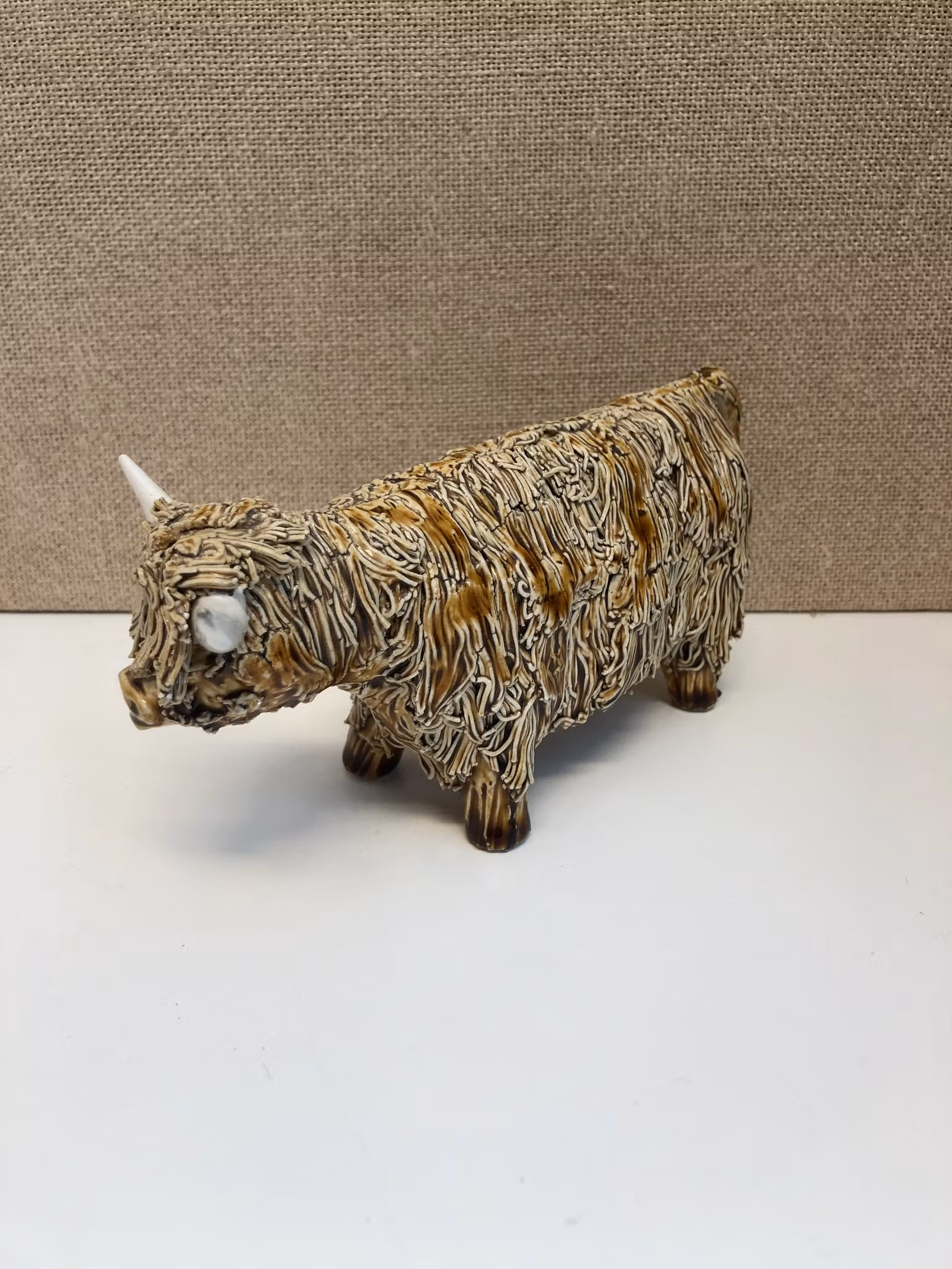 FIGURIN, porslin, " Highland ko", Castlewynd Studios, Scotland.