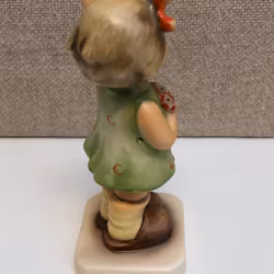 FIGURIN, porslin, Hummel Club, Goebel, 1900-talets sista kvartal.