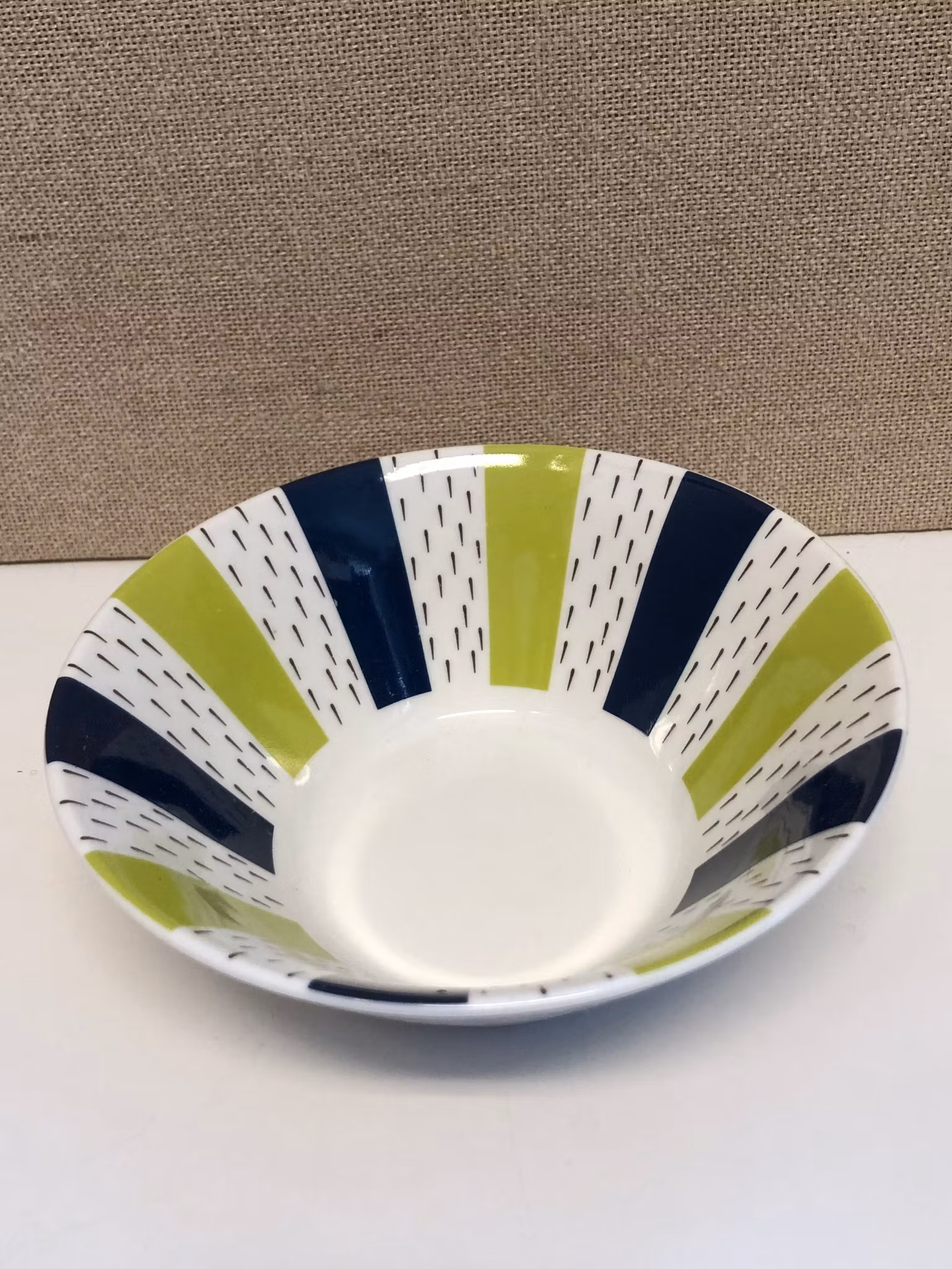 STIG LINDBERG. Frukostskål, porslin, KF retro edition.
