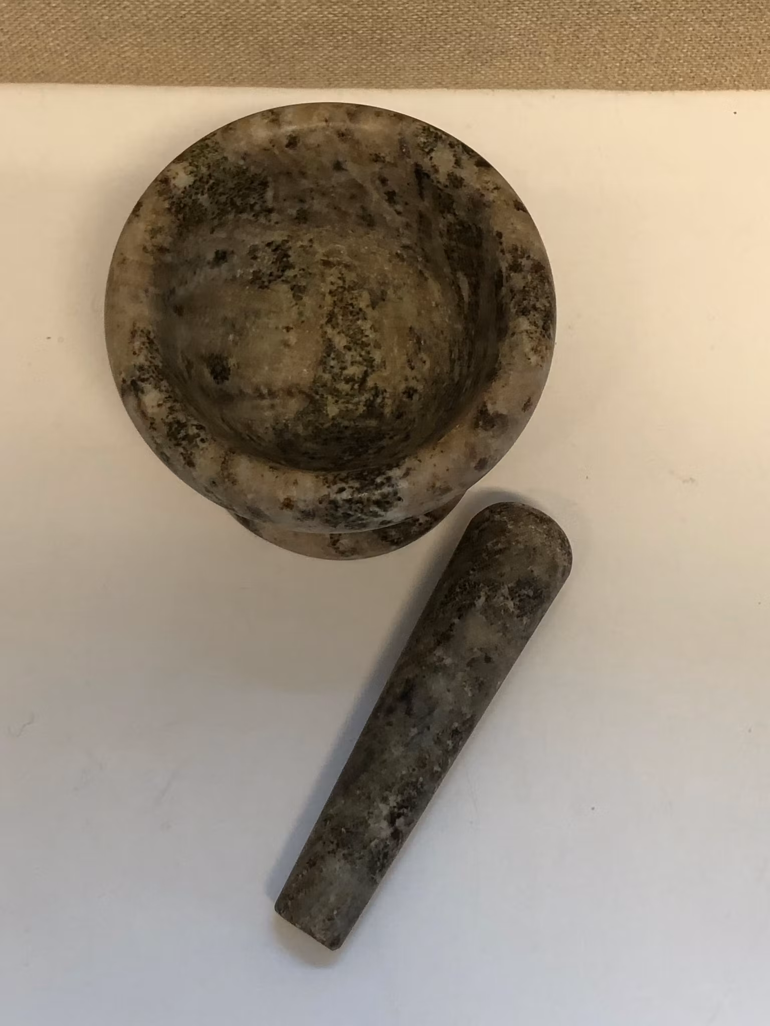 MORTEL MED STÖT, marmor, 1900-talets andra hälft.