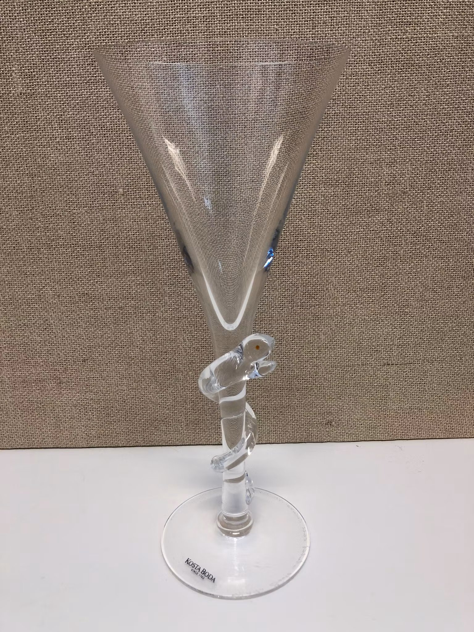 ULRICA HYDMAN-VALLIEN. Vin/Champagneglas, " Cleopatra", Kosta Boda.