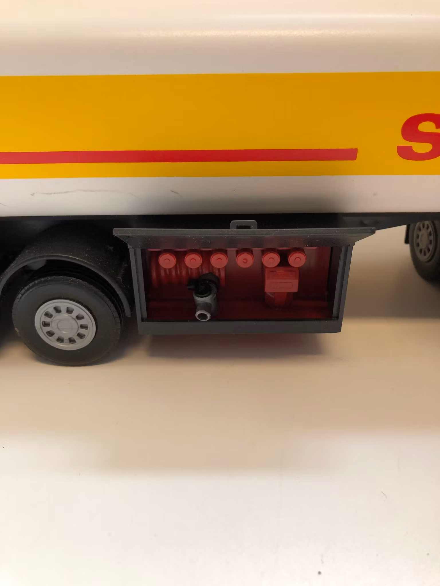 LEKSAKSLASTBIL, plast, "Tankbil Shell", Scania 144G 420, Emek, 19/2000-tal.