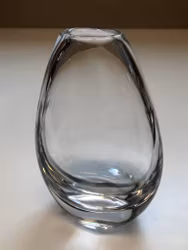 VICKE LINDSTRAND. Vase, glass, Kosta, signed.