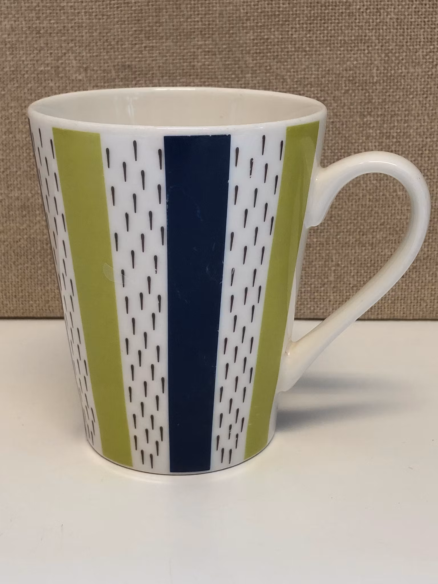 STIG LINDBERG. Mugg, porslin, KF retro edition.