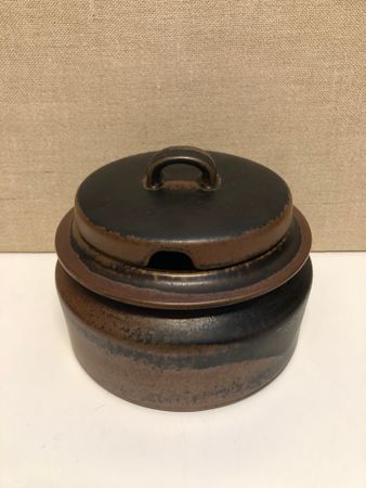 ULLA PROCOPÉ. Carrot with lid, stoneware "Ruska", Arabia.