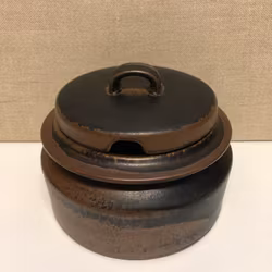 ULLA PROCOPÉ. Karott med lock stengods "Ruska", Arabia.