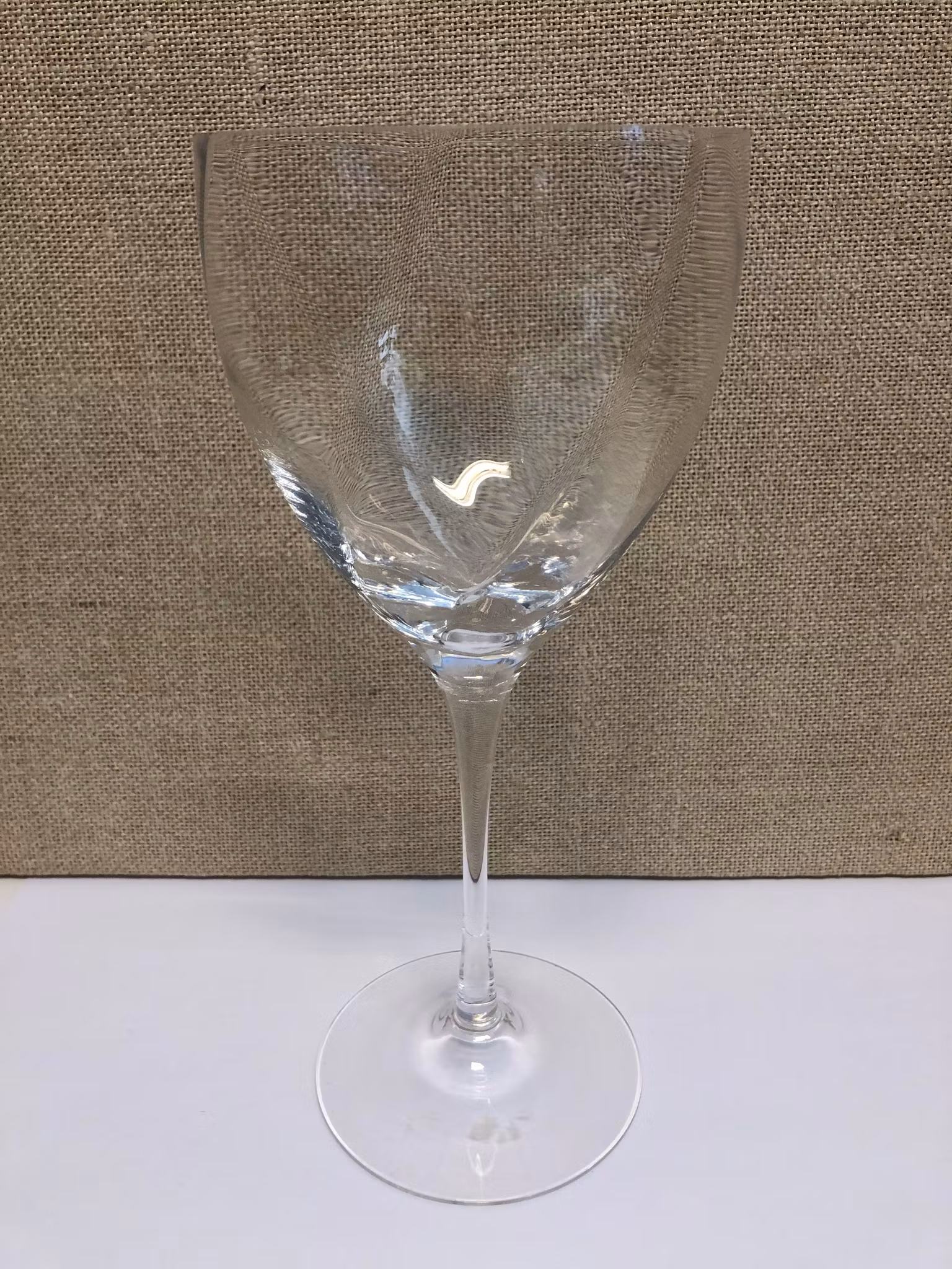 BERTIL VALLIEN. Rödvinsglas, Jumbo XL, "Chateau", Kosta Boda.