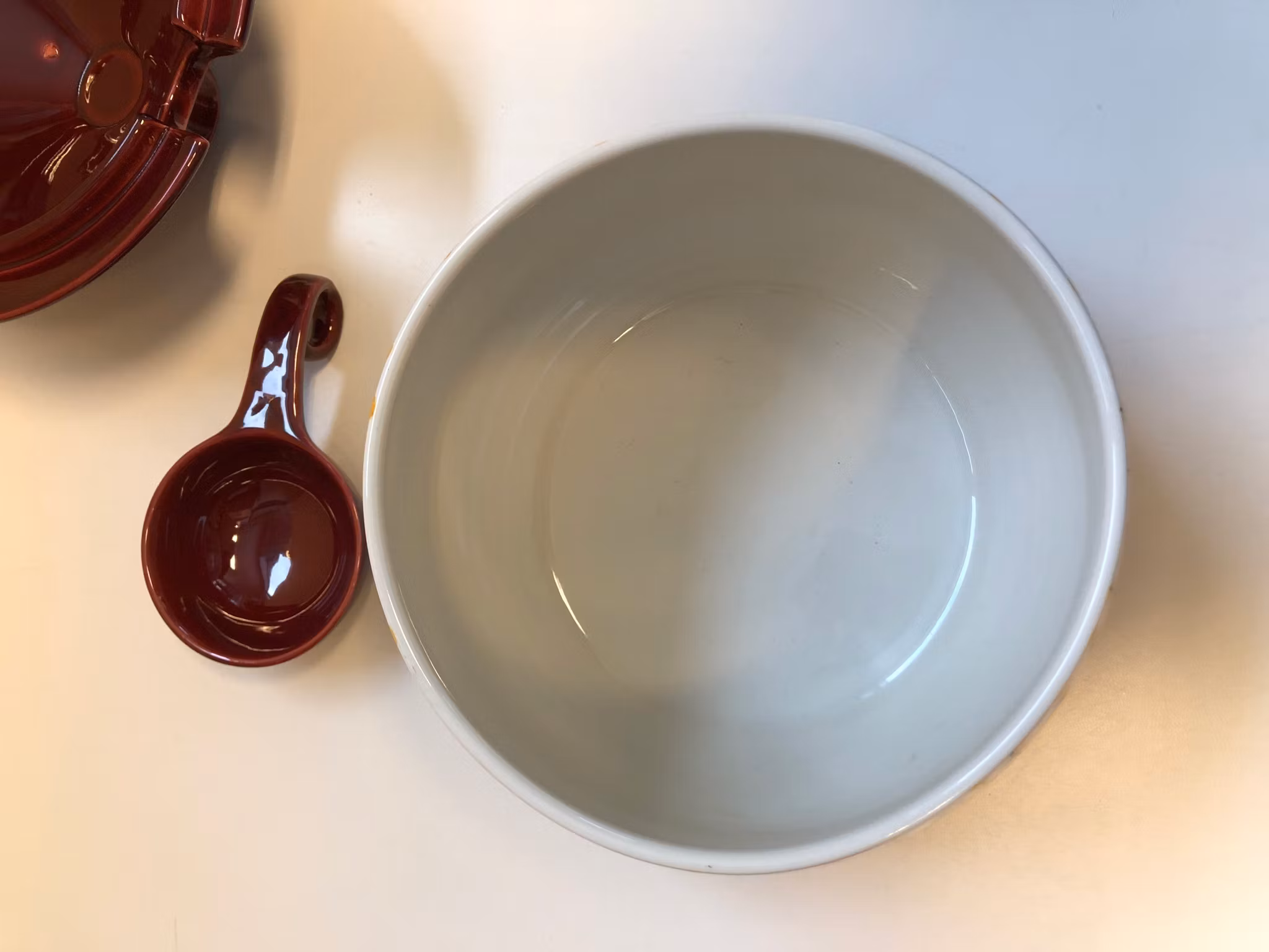 ANITA NYLUND. Glöggset, skål med slev samt 6 st. glöggmuggar, porslin, Jie, Gantofta.