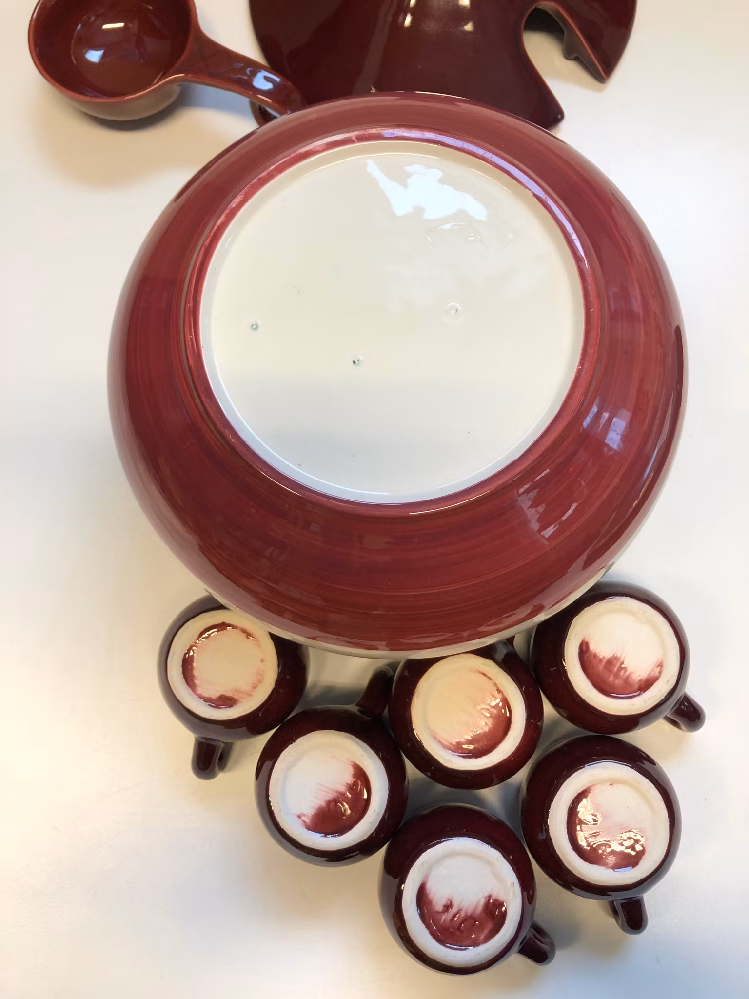 ANITA NYLUND. Glöggset, skål med slev samt 6 st. glöggmuggar, porslin, Jie, Gantofta.
