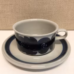 ULLA PROCOPE. Teacup with saucer, stoneware, "Anemone", Arabia, Finland.