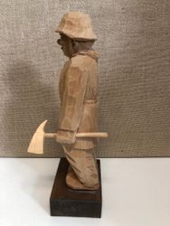 SKULPTUR, trä, "Brandman", monogramsignerad FE.