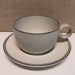 STIG LINDBERG. Kaffekopp med fat, stengods,"Birka", Gustavsberg.